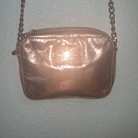 Michael Kors, gold embossed Crossbody - Picture 4 of 8